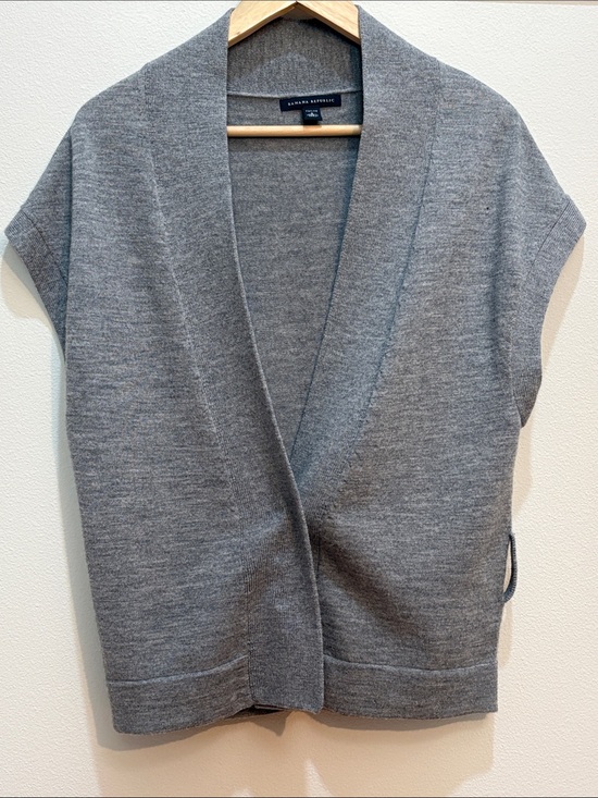 Banana Republic Sweaters - Banana Republic Heather Gray Short-Sleeve Open Front Cardigan